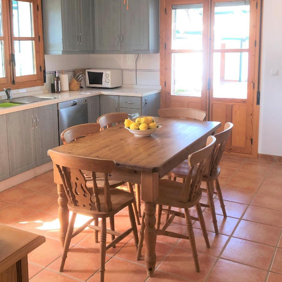 Cortijo Rocas Altas Villa Iznajar Ngoại thất bức ảnh